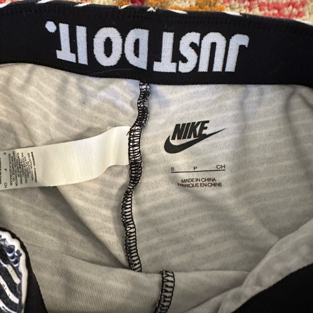 ⭐️Nike Running leggings⭐️ - Picture 3 of 4